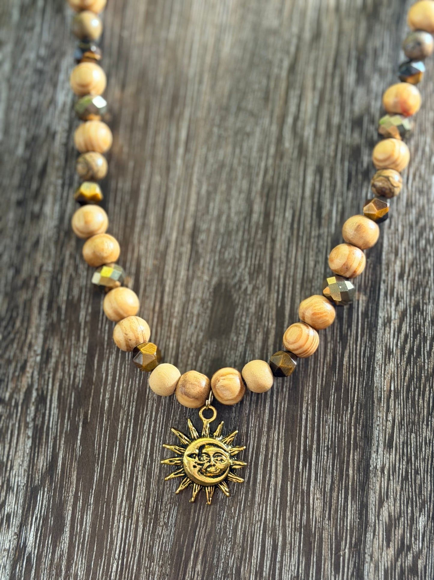 GOLDEN RAYS NECKLACE