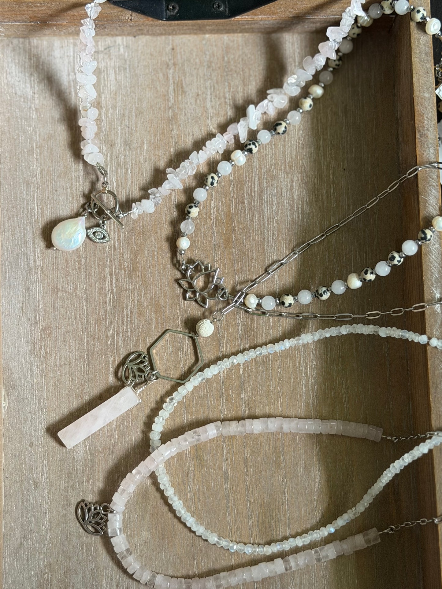 BLOOMING LOTUS ROSE QUARTZ NECKLACE