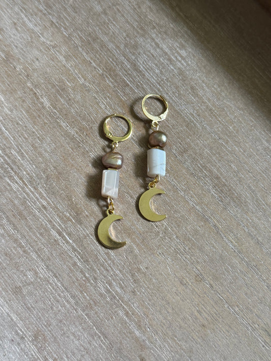 SUNSTONE CRESCENT MOON EARRINGS