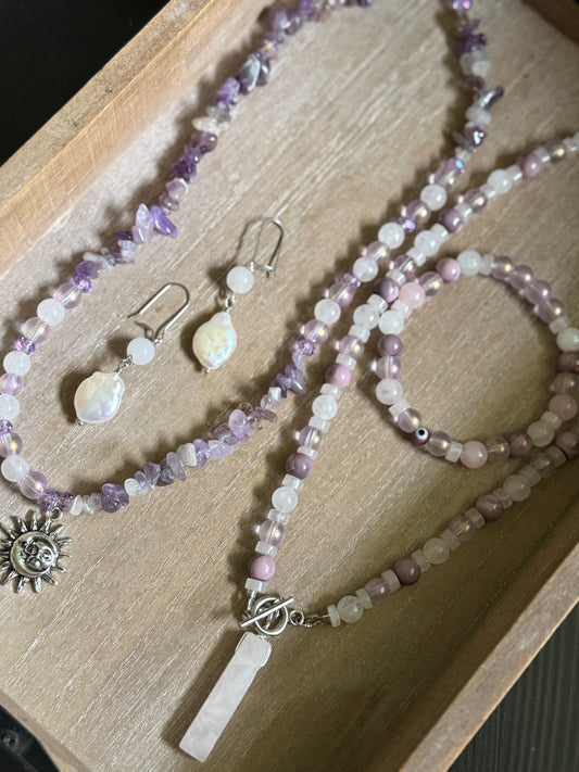 DIVINE FEMININE NECKLACE