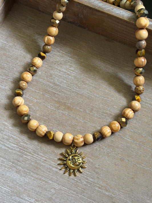 GOLDEN RAYS NECKLACE